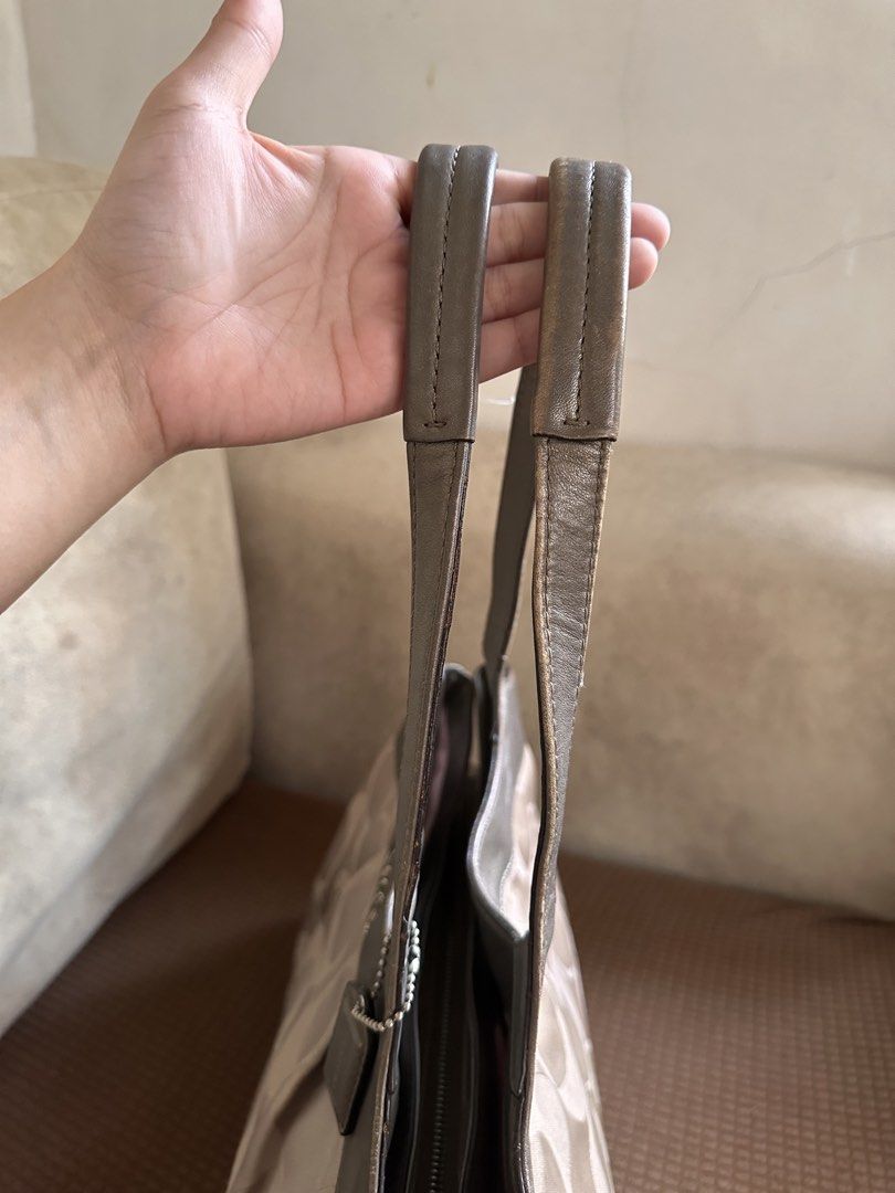 Coach Lexi Hobo Bag (Category: Luxury Bags & Wallets) located in Manila. Submitted by happyocean22 (Listing ID 1468198102, Image 3). Description: - High-quality materials for long-lasting durability - Sleek design suitable for daily needs - Compact and easy to handle or store.