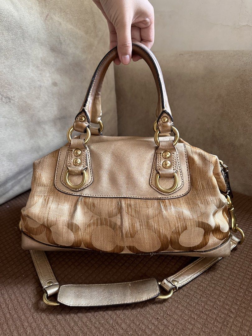 Coach Madison (Category: Luxury Bags & Wallets) located in Manila. Submitted by happyocean22 (Listing ID 1468199620, Image 2). Description: - High-quality build and material as seen in photos - Versatile design suitable for daily use - Ready for fast shipping or meetup -Small Size.