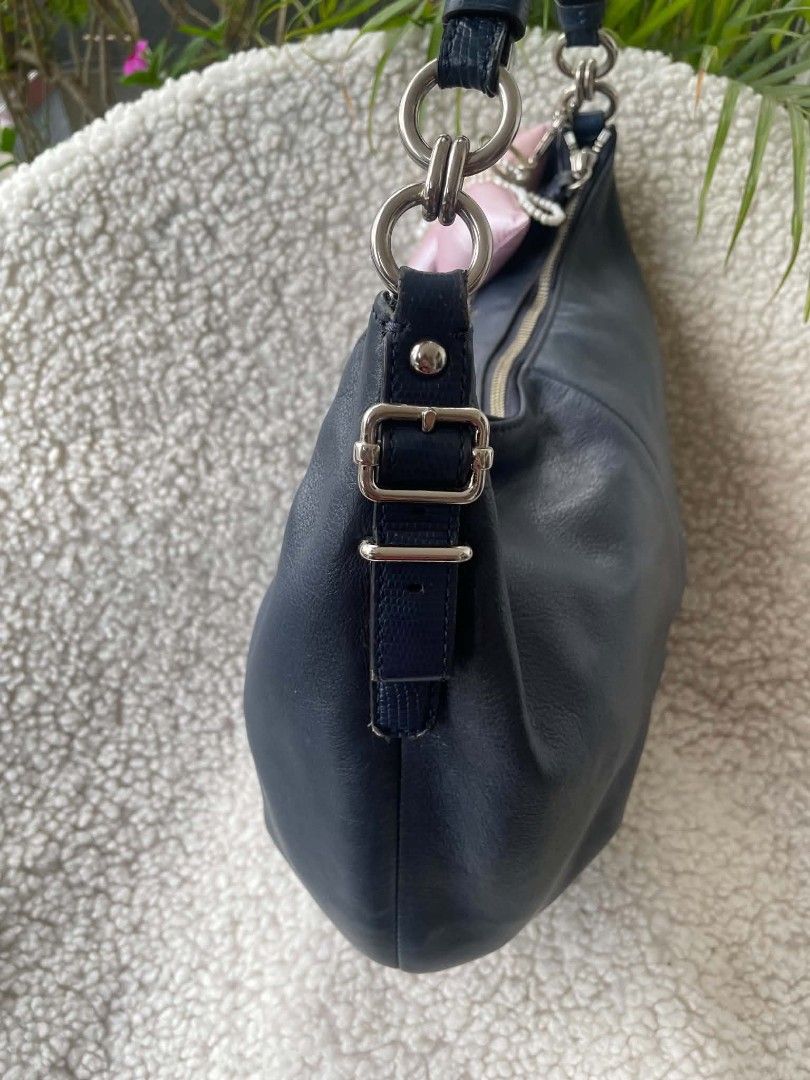 Coach Madison Convertible Hobo (Category: Cross-body Bags) located in Bulacan. Submitted by bagzandboujee_ (Listing ID 1468097159, Image 3). Description: ♥︎ ᴀʟʟ ꜱᴀʟᴇꜱ ᴀʀᴇ ꜰɪɴᴀʟ ᴋɪɴᴅʟʏ ʀᴇᴠɪᴇᴡ ᴀʟʟ ᴘʜᴏᴛᴏꜱ & ᴅᴇꜱᴄʀɪᴘᴛɪᴏɴ ʙᴇꜰᴏʀᴇ ᴘᴜʀᴄʜᴀꜱɪɴɢ. ᴄʜᴀʀᴍꜱ | ᴀᴄᴄᴇꜱꜱᴏʀʏ | ᴇxᴛᴇɴᴅᴇʀ ɴᴏᴛ ɪɴᴄʟᴜᴅᴇᴅ ꜰᴏʀ ᴅɪꜱᴘʟᴀʏ ᴘʜᴏᴛᴏ ᴘᴜʀᴘᴏꜱᴇꜱ ᴏɴʟʏ.