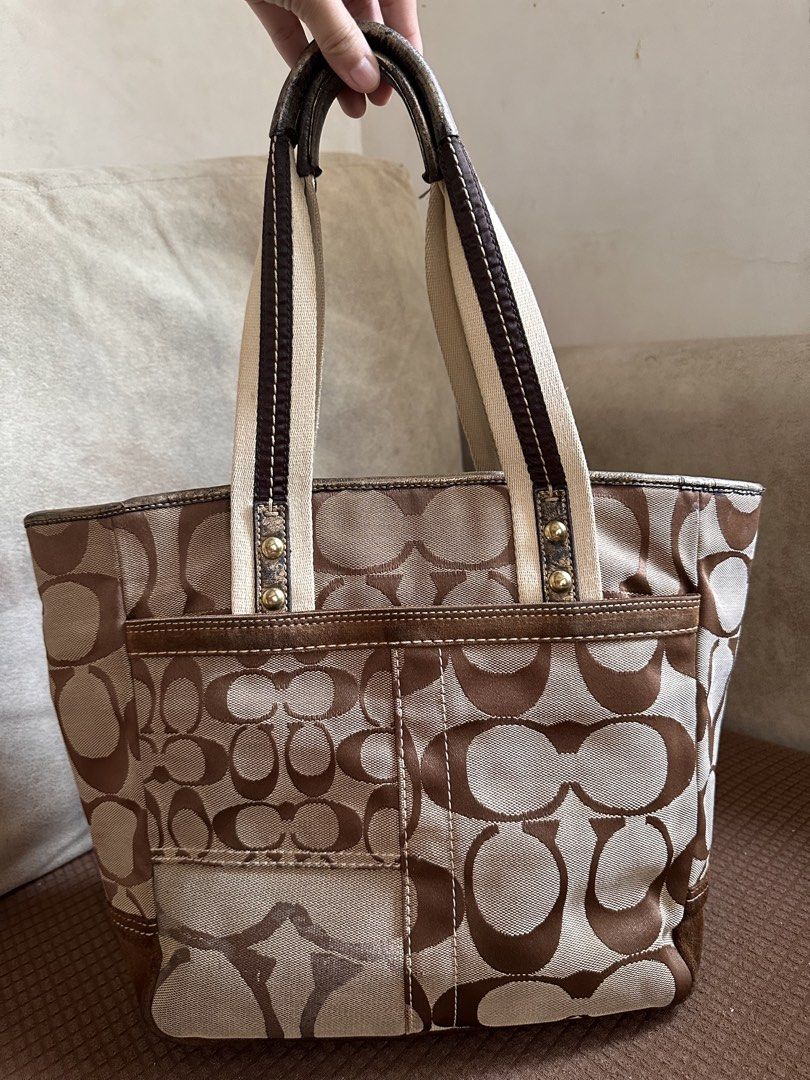 Coach Patchwork (Category: Luxury Bags & Wallets) located in Manila. Submitted by happyocean22 (Listing ID 1468198650, Image 2). Description: - High-quality and durable material - Stylish design suitable for daily use - Ready for shipping or meet-up.