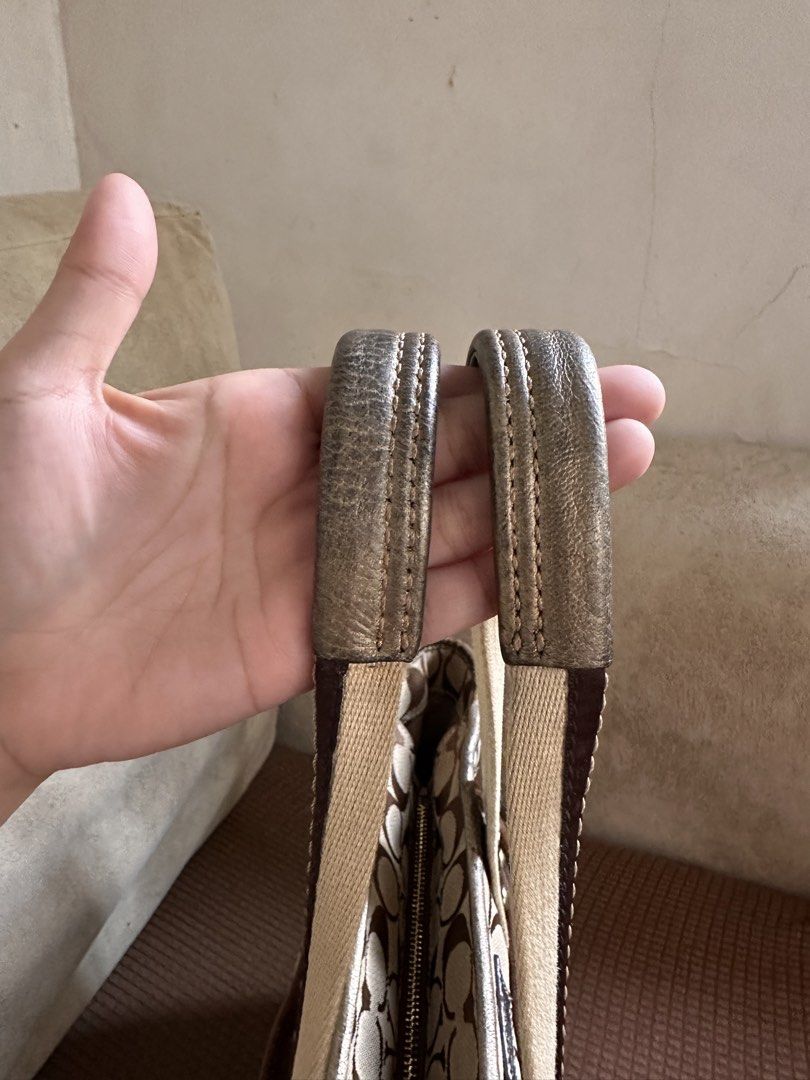Coach Patchwork (Category: Luxury Bags & Wallets) located in Manila. Submitted by happyocean22 (Listing ID 1468198650, Image 3). Description: - High-quality and durable material - Stylish design suitable for daily use - Ready for shipping or meet-up.