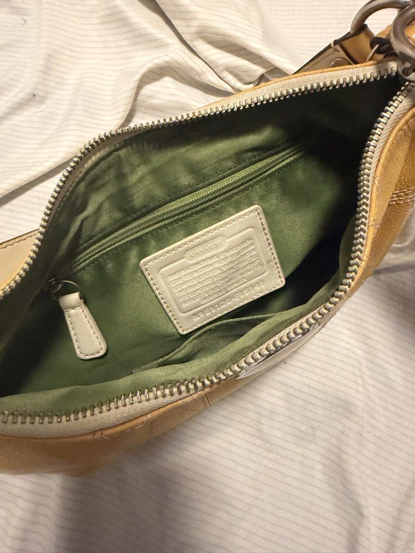 Coach Patent Leather Shoulder Bag (Category: Shoulder Bags) located in Rizal. Submitted by youngcloud-b67e (Listing ID 1468139166, Image 3). Description: Authentic Ykk zip Clean loob .