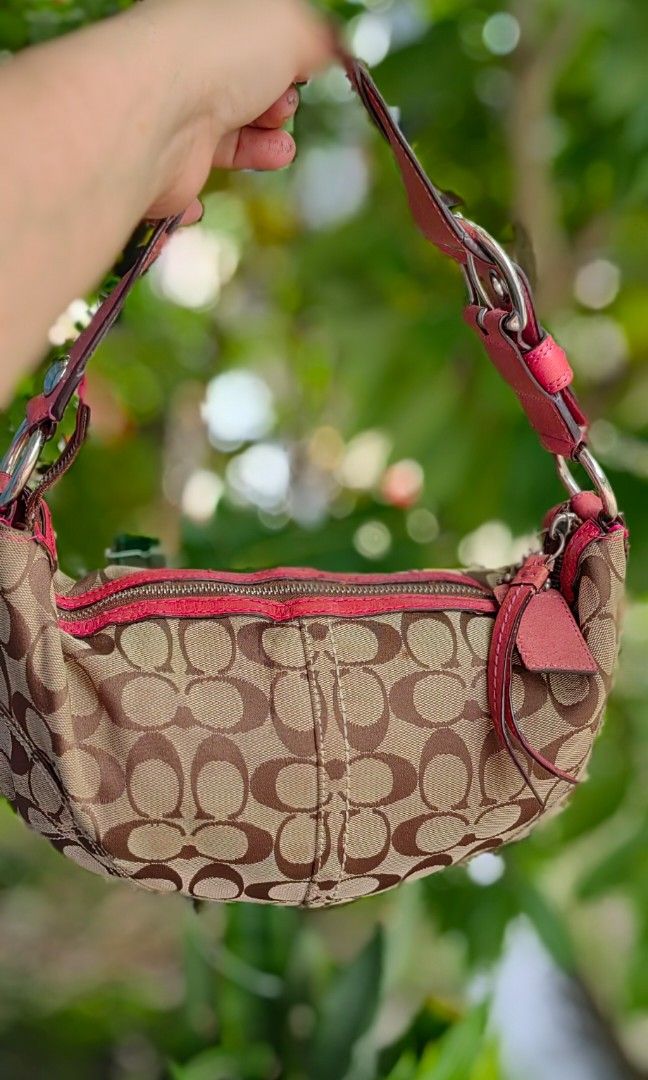 Coach Pink Canvass (Category: Shoulder Bags) located in Bacolod City. Submitted by darriebags88 (Listing ID 1468086776, Image 1). Description: auth no flaw.