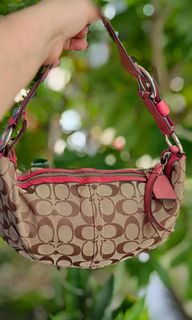 (Category: ) located in . Submitted by darriebags88 (Listing ID 1468086776, Image 1). Description: .