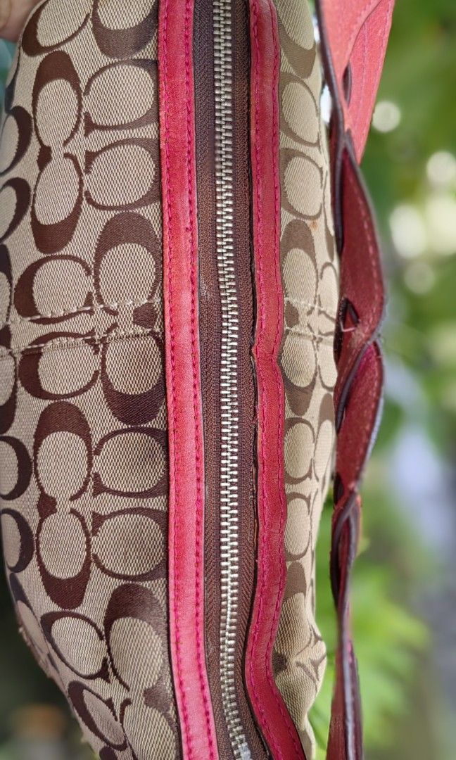 Coach Pink Canvass (Category: Shoulder Bags) located in Bacolod City. Submitted by darriebags88 (Listing ID 1468086776, Image 3). Description: auth no flaw.