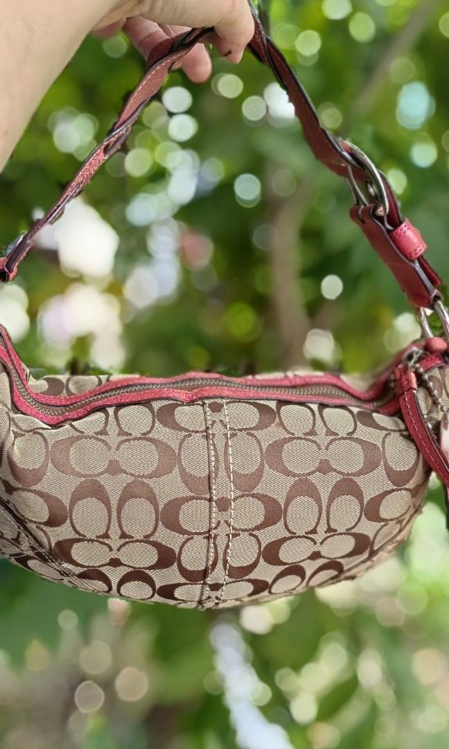 Coach Pink Canvass (Category: Shoulder Bags) located in Bacolod City. Submitted by darriebags88 (Listing ID 1468086776, Image 2). Description: auth no flaw.