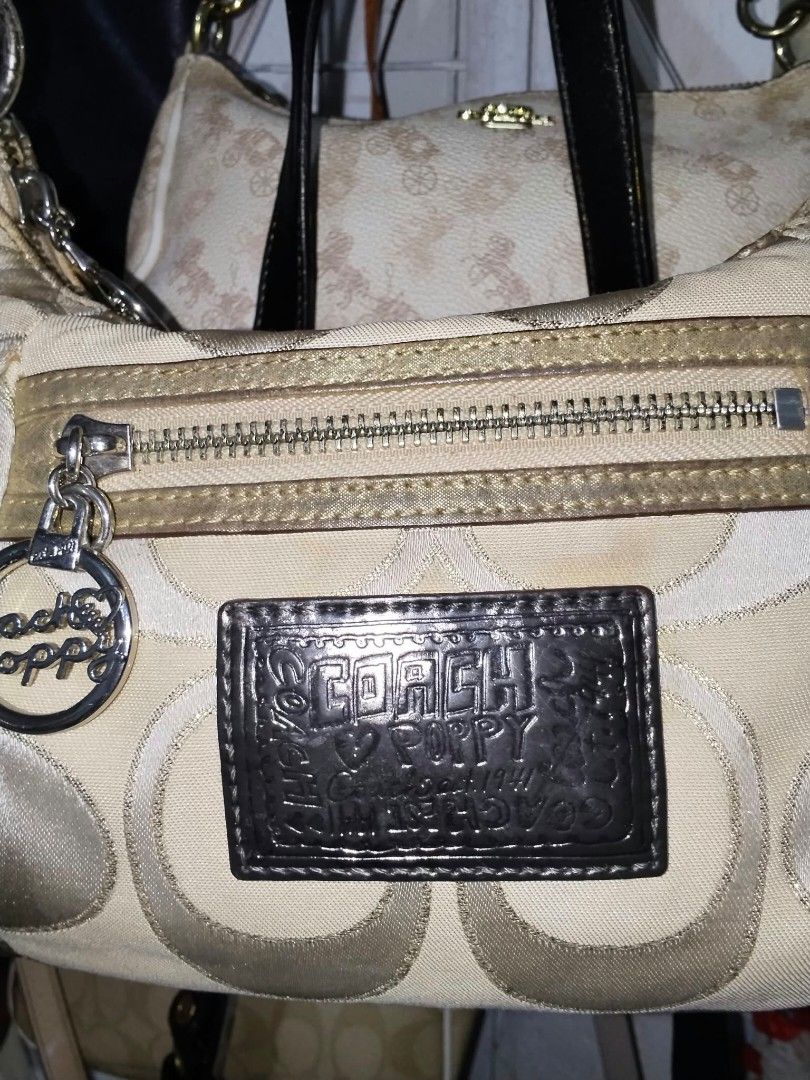 Coach Poppy Canvas kili (Category: Tote Bags) located in Manila. Submitted by bagelyascollection (Listing ID 1463362855, Image 2). Description: - Classic Poppy Coach kili bag - Beige and white signature print - Leather trim and handles - Spacious interior - Great everyday bag.