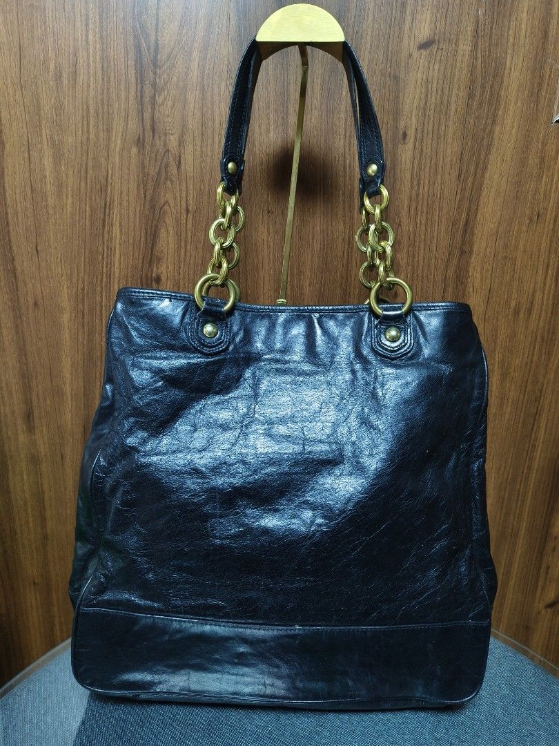 COACH POPPY PUSHLOCK LEATHER TOTE (17924) (Category: Luxury Bags & Wallets) located in Baguio. Submitted by PreiLoveMaria (Listing ID 1468204764, Image 3). Description: COACH POPPY PUSHLOCK LEATHER TOTE (17924) ​Crafted in glazed black distressed leather, this iconic Coach Poppy tote features statement brass chain shoulder straps, front flap push-lock compartments, and an unexpected pop of vibrant hot pink satin lining. Extremely spacious and per
