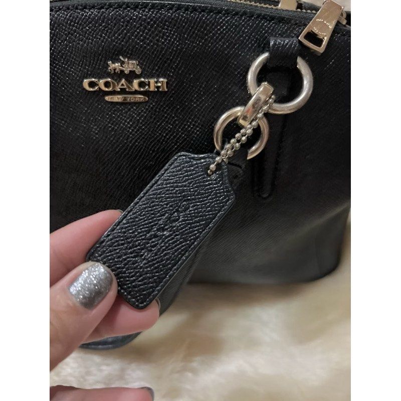Coach Satchel Bag (Category: Cross-body Bags) located in Muntinlupa City. Submitted by hermanasbfl (Listing ID 1468280976, Image 2). Description: .