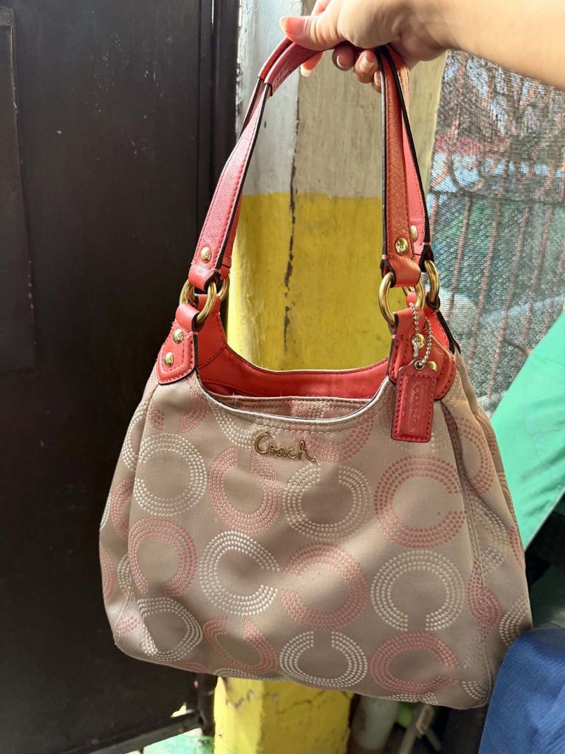 Coach Shoulder Bag (Category: Luxury Bags & Wallets) located in Cainta. Submitted by peaches_2021 (Listing ID 1468280797, Image 2). Description: Last price posted Rank A-AB condition Dm if interested🙂.