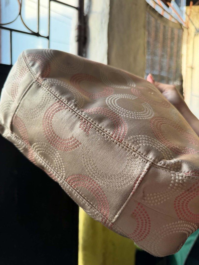 Coach Shoulder Bag (Category: Luxury Bags & Wallets) located in Cainta. Submitted by peaches_2021 (Listing ID 1468280797, Image 3). Description: Last price posted Rank A-AB condition Dm if interested🙂.