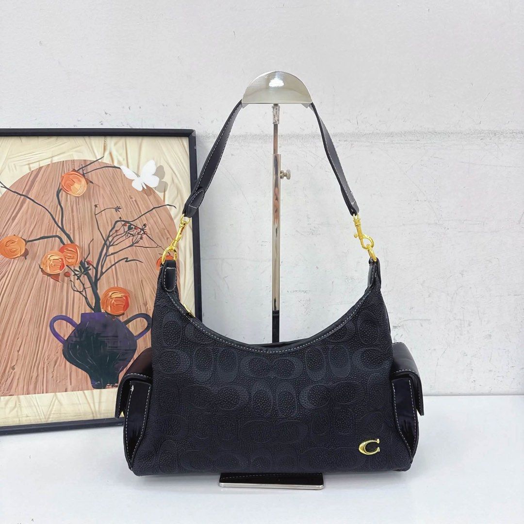 Coach Signature Black Leather Shoulder Bag (Category: Announcements) located in Mandaluyong City. Submitted by bayline999 (Listing ID 1468097522, Image 1). Description: Inclusion: dustbag.