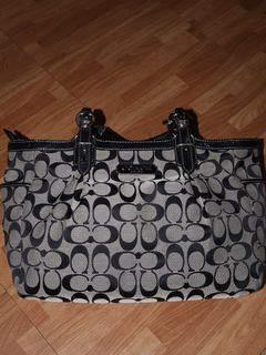 (Category: ) located in . Submitted by jenlo_declutter (Listing ID 1468174022, Image 1). Description: .