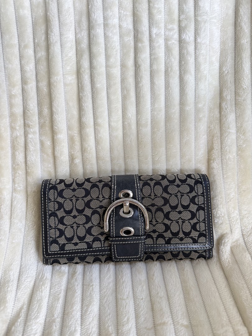 Coach soho long wallet unisex (Category: Luxury Bags & Wallets) located in San Pablo. Submitted by bagelyuuh.by.neel (Listing ID 1468262313, Image 1). Description: .