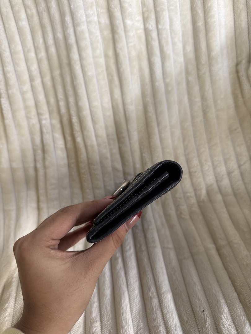 Coach soho long wallet unisex (Category: Luxury Bags & Wallets) located in San Pablo. Submitted by bagelyuuh.by.neel (Listing ID 1468262313, Image 3). Description: .