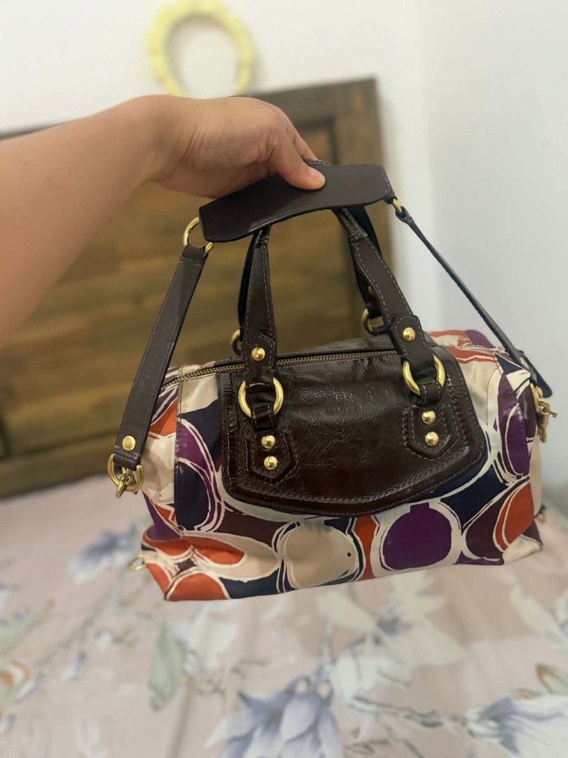 Coach two way bag (Category: Cross-body Bags) located in Manila. Submitted by wildwind_73f77a (Listing ID 1468157027, Image 2). Description: excellent condition.
