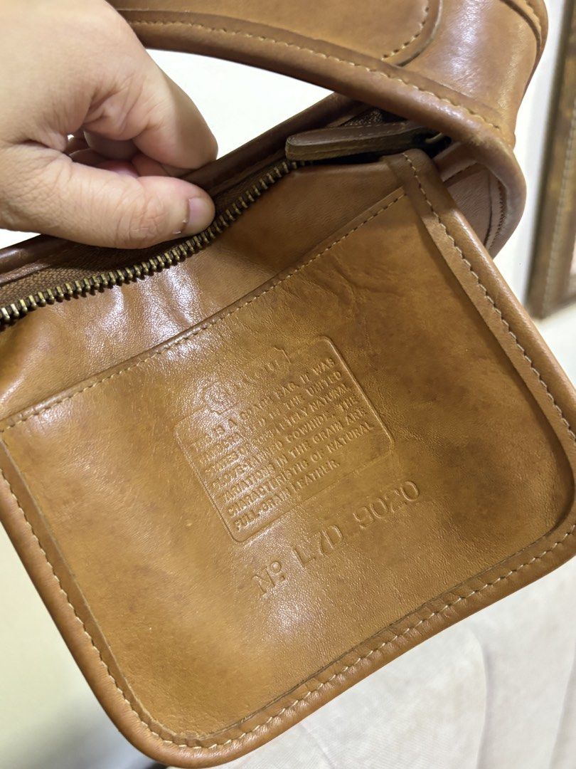 Coach Vintage Ergo Mini Zip 9020 (Category: Shoulder Bags) located in Cabanatuan. Submitted by cristalcollection (Listing ID 1468107280, Image 3). Description: In good cond, signs of usages in the leather pls see posted dets Color: Toffee 🍪.