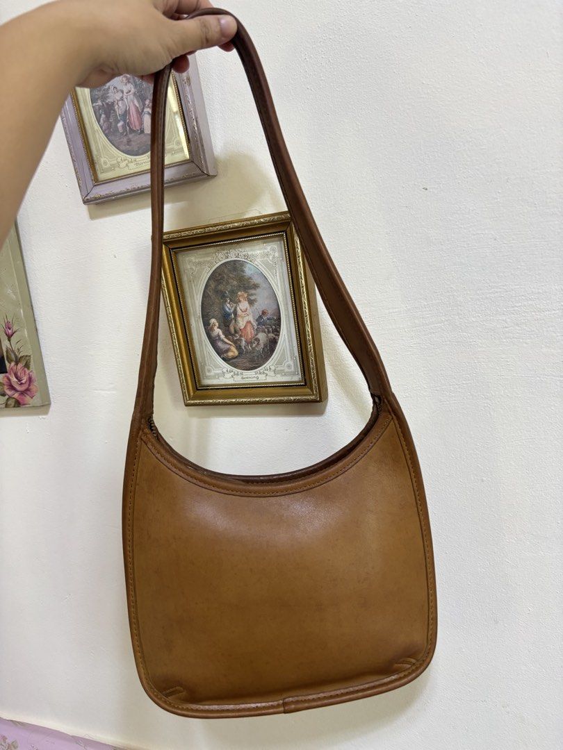 Coach Vintage Ergo Mini Zip 9020 (Category: Shoulder Bags) located in Cabanatuan. Submitted by cristalcollection (Listing ID 1468107280, Image 1). Description: In good cond, signs of usages in the leather pls see posted dets Color: Toffee 🍪.