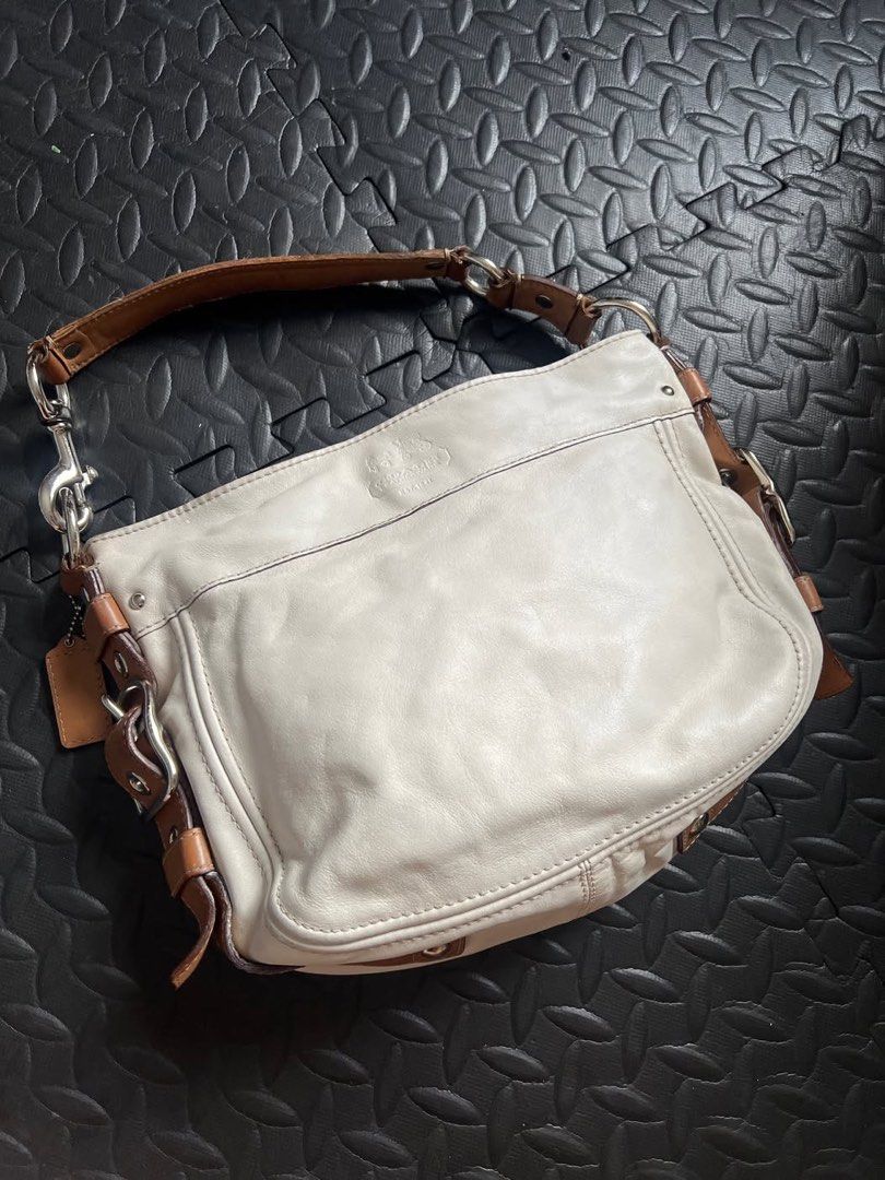 Coach Zoe (Category: Luxury Bags & Wallets) located in Cavite. Submitted by gastuseraph (Listing ID 1468104558, Image 1). Description: Selling low! Last price posted! For issues, please see listing photos. Meron din pong dumi inside (can send via pm) perfect to if marunong ka magrepaint. Already did a light bagspa .