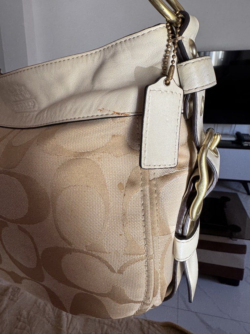 Coach Zoe (Category: Luxury Bags & Wallets) located in Sablan. Submitted by bag-a-holic.bygaile.ph.2.0 (Listing ID 1468282876, Image 3). Description: .