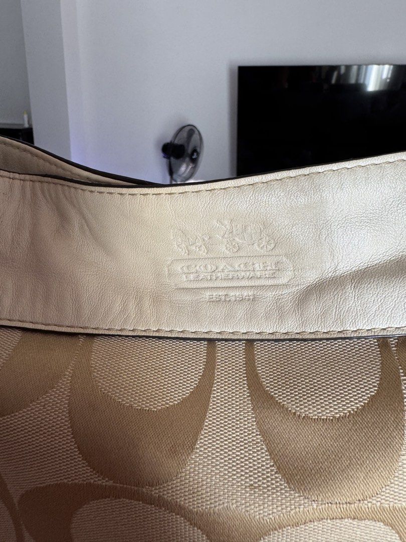 Coach Zoe (Category: Luxury Bags & Wallets) located in Sablan. Submitted by bag-a-holic.bygaile.ph.2.0 (Listing ID 1468282876, Image 2). Description: .