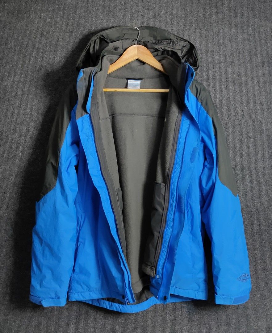 Columbia 3-in-1 Jacket with Packable Hood (Category: Coats, Jackets and Outerwear) located in Bolinao. Submitted by tokiya. (Listing ID 1468074416, Image 3). Description: Columbia 3-in-1 Jacket with Packable Hood Size Large on tag, Large-XL fittings Excellent Condition No Issue! PM me for more pictures.