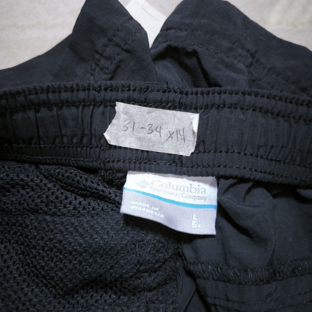 Columbia Hiking Shorts (Category: Shorts) located in Guimba. Submitted by naztystuff (Listing ID 1468105321, Image 3). Description: Columbia Hiking Shorts size L 31-34x14 as New 400.