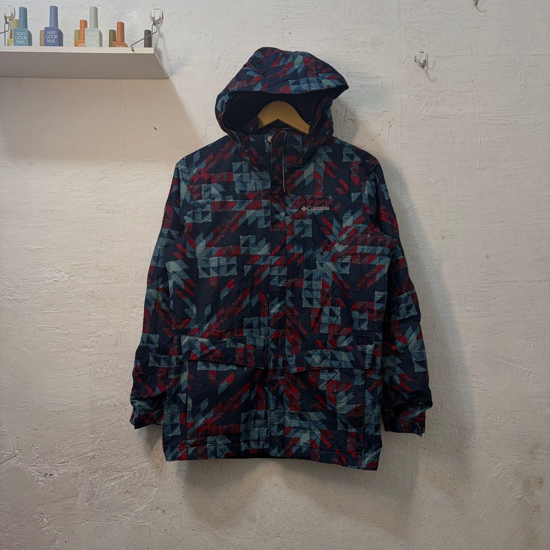 Columbia Hooded Wind Jacket (Category: Coats, Jackets and Outerwear) located in Kidapawan. Submitted by reborngarments_2k25 (Listing ID 1468187718, Image 1). Description: Condition: Excellent Color Rate: 10/10 Width x Length: 21x27 (Best fit to Medium) No Issue .