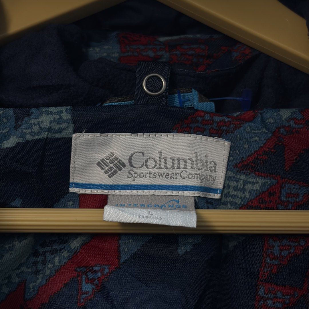 Columbia Hooded Wind Jacket (Category: Coats, Jackets and Outerwear) located in Kidapawan. Submitted by reborngarments_2k25 (Listing ID 1468187718, Image 2). Description: Condition: Excellent Color Rate: 10/10 Width x Length: 21x27 (Best fit to Medium) No Issue .