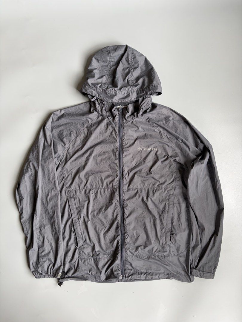 Columbia Packable Hooded Windbreaker Grey Size M (Category: Coats, Jackets and Outerwear) located in Kibawe. Submitted by jeloots (Listing ID 1468086408, Image 1). Description: - Brand: Columbia - Color: Grey - Size: Medium (Regular Fit) - Material: 100% Tactel Nylon (Shell) - Origin: Made in Vietnam - Features: Full zip closure, attached hood, packs down into its own pocket - Condition: Clean inside and out, excellent lightweight layer for breez