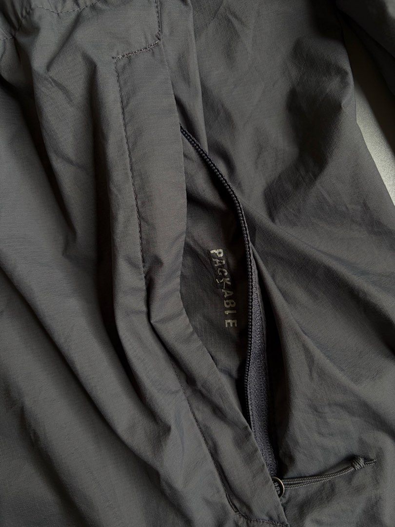 Columbia Packable Hooded Windbreaker Grey Size M (Category: Coats, Jackets and Outerwear) located in Kibawe. Submitted by jeloots (Listing ID 1468086408, Image 2). Description: - Brand: Columbia - Color: Grey - Size: Medium (Regular Fit) - Material: 100% Tactel Nylon (Shell) - Origin: Made in Vietnam - Features: Full zip closure, attached hood, packs down into its own pocket - Condition: Clean inside and out, excellent lightweight layer for breez