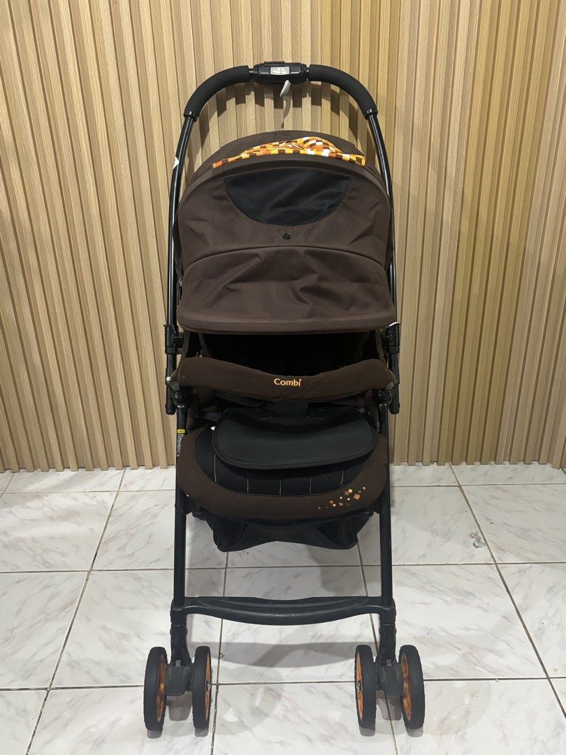 COMBI Mechacal first 🟠🟤 (Category: Strollers) located in Valenzuela. Submitted by jen_prelovedcorner.2 (Listing ID 1468061166, Image 2). Description: COMBI Mechacal first 🟠🟤 ✅Lightweight ✅Reversible handle ✅Suitable for 0 up to 4 years old ✅5 point safety belt ✅Easy to open and fold ✅Stands alone when folded SALE 2,700 only 🫶🏻 Location Valenzuela City.