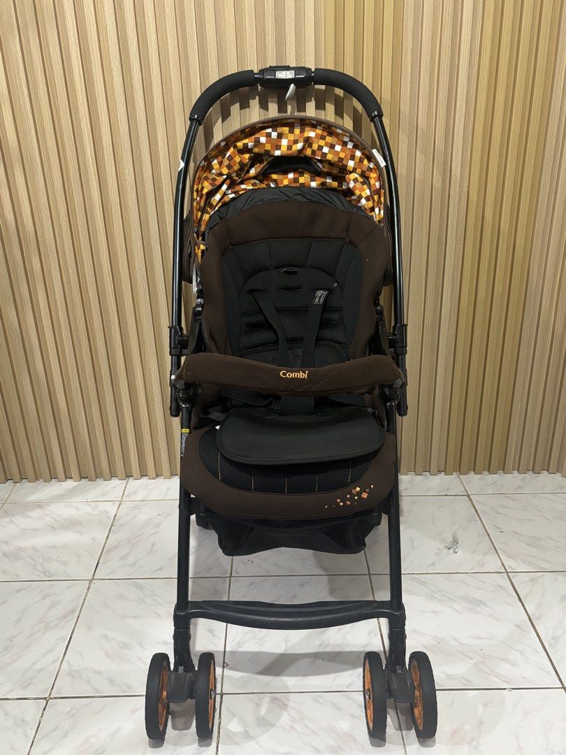 COMBI Mechacal first 🟠🟤 (Category: Strollers) located in Valenzuela. Submitted by jen_prelovedcorner.2 (Listing ID 1468061166, Image 1). Description: COMBI Mechacal first 🟠🟤 ✅Lightweight ✅Reversible handle ✅Suitable for 0 up to 4 years old ✅5 point safety belt ✅Easy to open and fold ✅Stands alone when folded SALE 2,700 only 🫶🏻 Location Valenzuela City.