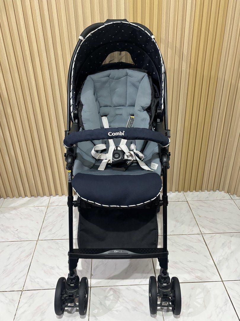 COMBI SUGOCAL-a (Category: Strollers) located in Valenzuela. Submitted by jen_prelovedcorner.2 (Listing ID 1468060654, Image 2). Description: COMBI SUGOCAL-a 🔵 💙Good for newborn to toddler 💙Nauupo 💙Nahihiga 💙Reversible handle 💙5 point harness 💙Full cover canopy with window 💙Automatic 4wheels swiveling 💙High seat keeps your baby away from dust and ground heat 💙One-hand open and folding Orig bnew price 24k+ SALE at 2,999 only 🫶🏻 Locatio