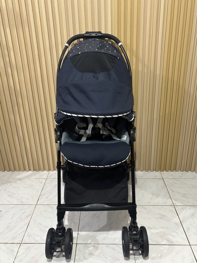 COMBI SUGOCAL-a (Category: Strollers) located in Valenzuela. Submitted by jen_prelovedcorner.2 (Listing ID 1468060654, Image 3). Description: COMBI SUGOCAL-a 🔵 💙Good for newborn to toddler 💙Nauupo 💙Nahihiga 💙Reversible handle 💙5 point harness 💙Full cover canopy with window 💙Automatic 4wheels swiveling 💙High seat keeps your baby away from dust and ground heat 💙One-hand open and folding Orig bnew price 24k+ SALE at 2,999 only 🫶🏻 Locatio