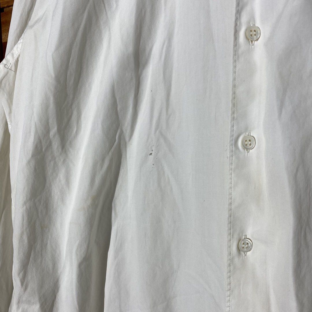 Comme des Garçons Shirt (Category: Shirts) located in Andop. Submitted by rhouzze.ph24 (Listing ID 1468174159, Image 3). Description: OPEN FOR NEGOTIATION Name: Comme des Garçons Dimensions: 23 by 30 Size: Small Issue: Yellow stains on some areas, refer to the photos for the details.