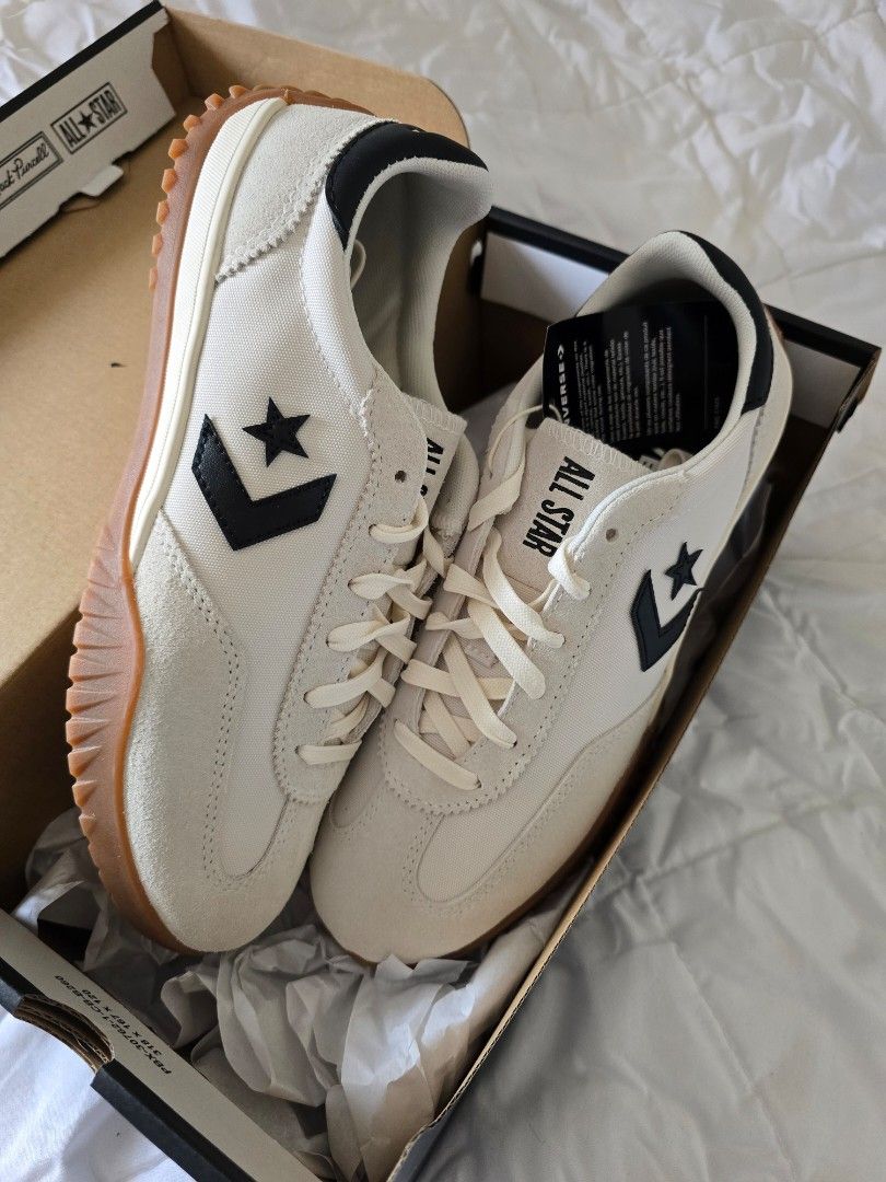 Converse Run Star Hike (Category: Sneakers) located in Lipa City. Submitted by nix_picks (Listing ID 1468082050, Image 2). Description: 25.5cm only us9 women brand new and original.
