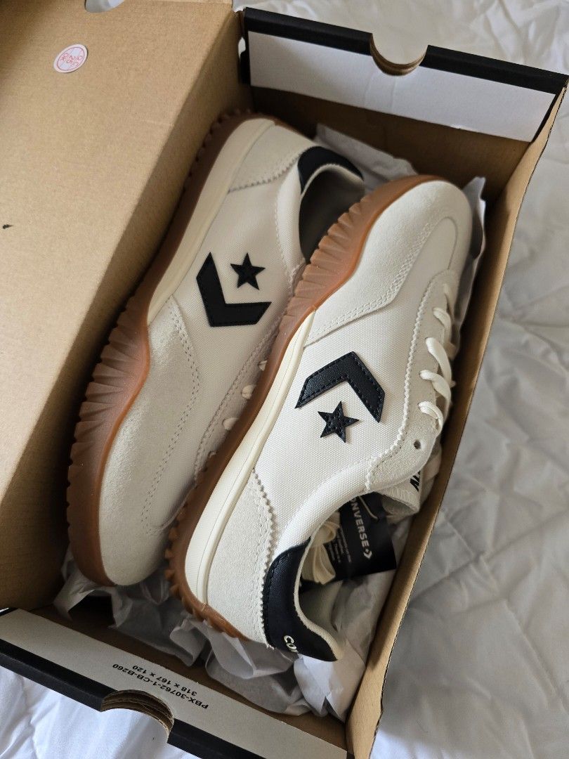 Converse Run Star Hike (Category: Sneakers) located in Lipa City. Submitted by nix_picks (Listing ID 1468082050, Image 1). Description: 25.5cm only us9 women brand new and original.