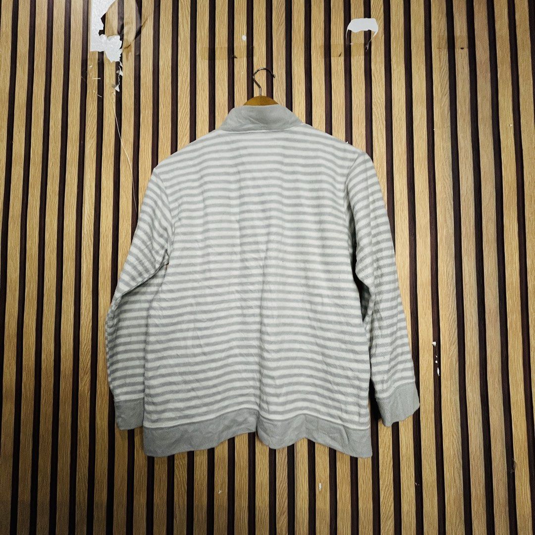 CONVERSE STRIPED GREY MEDIUM 21x24 (Category: Coats, Jackets and Outerwear) located in Dasmarinas. Submitted by yg_supplies (Listing ID 1468129193, Image 2). Description: CONVERSE STRIPED GREY MEDIUM 21x24.