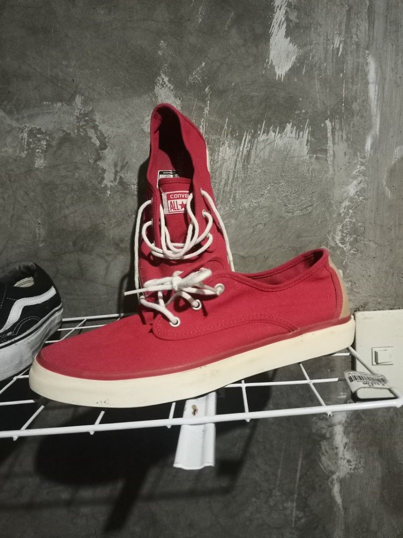 Converse Top Sider (Category: Sneakers) located in Mabalacat. Submitted by hasashoe (Listing ID 1468200252, Image 1). Description: SIZE ON PIC EXCELLENT CONDITION GOOD WORKING PERFORMANCE READY TO WEAR.