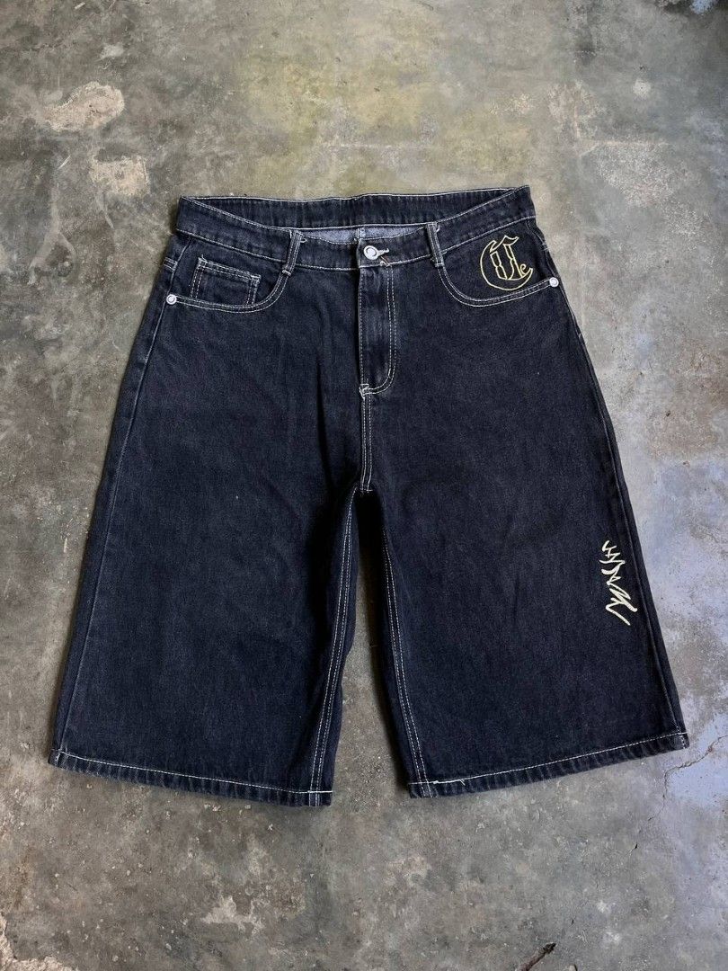📌Coogi Jorts (Category: Shorts) located in Manila. Submitted by thriftortrick11 (Listing ID 1468091964, Image 2). Description: Waistline: 36 Length: 26 Leg open: 12 Color rate: 9/10 Condition: Excellent Issue: dot stain.