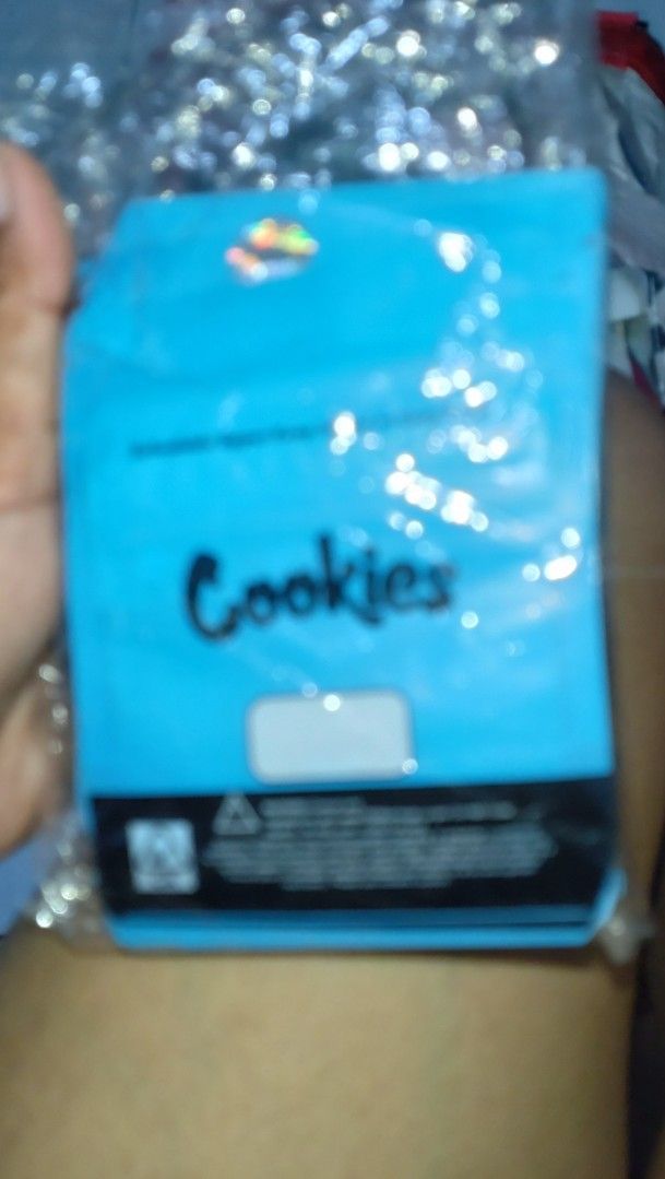 Cookies ziplock pouch 19pcs. (Category: Packaged & Instant Food) located in Valenzuela. Submitted by diane.35 (Listing ID 1468098698, Image 2). Description: - Vibrant blue design with branding and back warning text - Secure zip seal to lock in freshness - Resealable durable mylar material - Ideal for small items, crafts, or product samples - Multiple pieces included per pack.