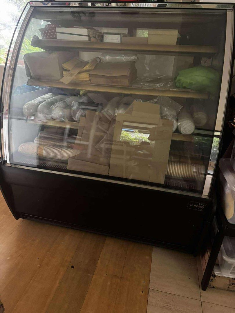 Corolla S940A Commercial Cake Showcase Refrigerator (Category: Refrigerators and Freezers) located in Calamba. Submitted by cozynestph (Listing ID 1468147449, Image 1). Description: - Model: Corolla S940A Cake Showcase - Capacity: 470 liters with sleek black body and curved glass front - Temperature Range: 2°C to 8°C (ideal for cakes and pastries) - Power: 220-240V, 811W input - Dimensions: 120cm x 81cm x 137cm (Weight: 285kg) - Features: Interio