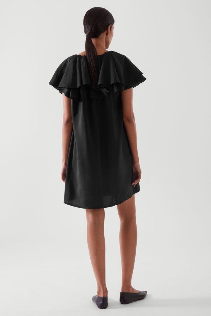 COS RUFFLED TUNIC DRESS (Category: Dresses) located in Pasig City. Submitted by vetementsdemanila (Listing ID 1468205416, Image 3). Description: COS RUFFLED TUNIC DRESS New with tags Size: 38 Retail price 790 HKD Bust: 46 inches Waist: 46 inches Length: 34 inches P1980 PLUS SHIPPING.