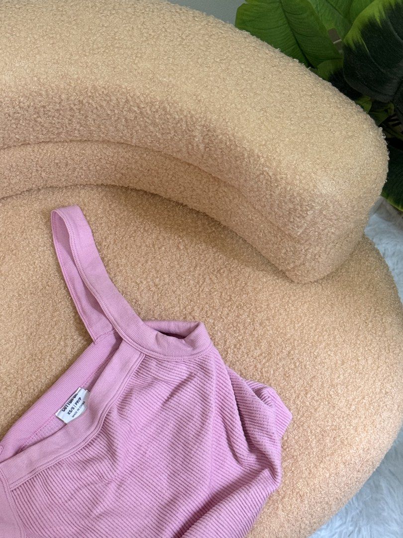 Cotton On Pink Top (Category: Sleeveless) located in Quezon City. Submitted by kaye_oineza (Listing ID 1468236747, Image 2). Description: 🌸 Knitted Top XS-Small Brand: COTTON ON.
