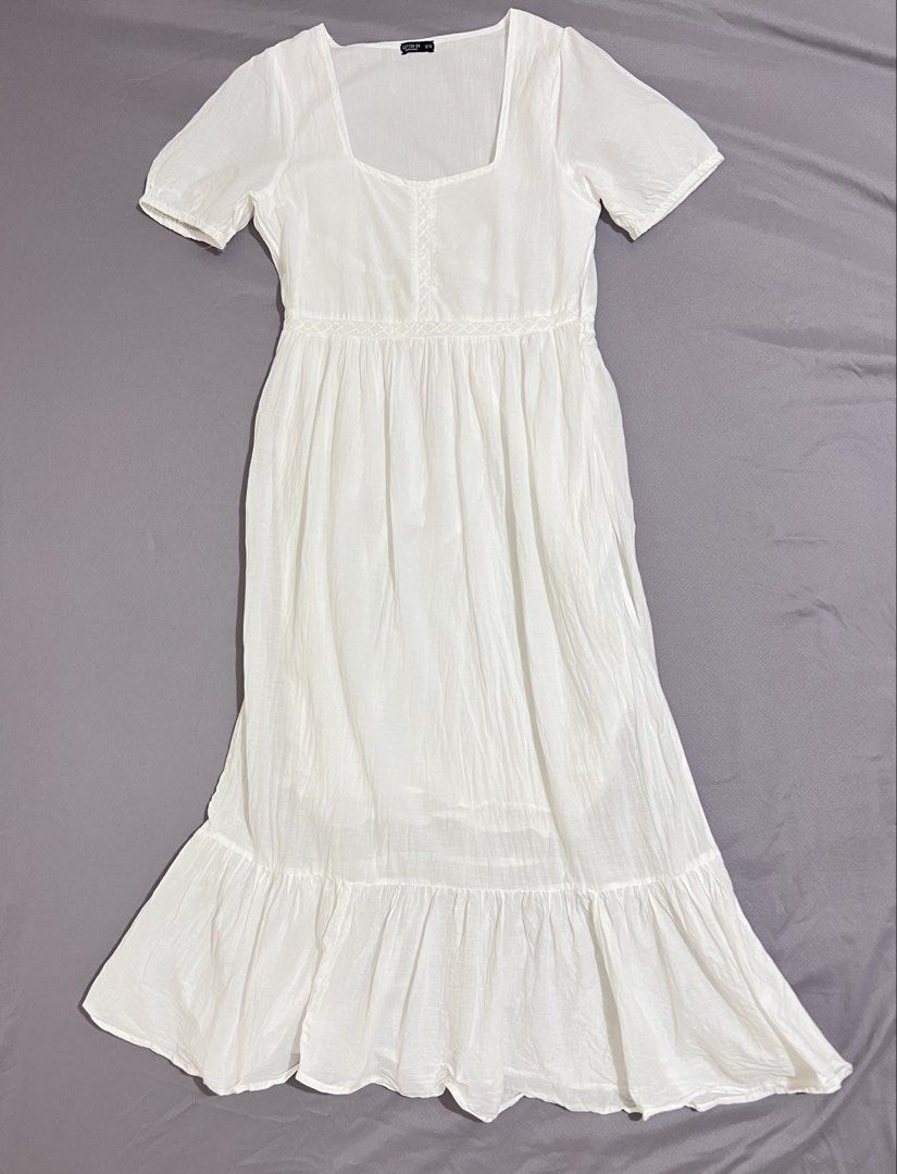 Cotton On White Square Neck Maxi Dress (Category: Dresses) located in Cainta. Submitted by periwinkle.ph (Listing ID 1468185136, Image 1). Description: - Brand: Cotton On - Style: White Maxi dress - Neckline: Square neck with short sleeves - Details: Smocked bodice and ruffled hem tier - Fabric: Lightweight, ideal for warm weather - Fit: Easy slip-on style.