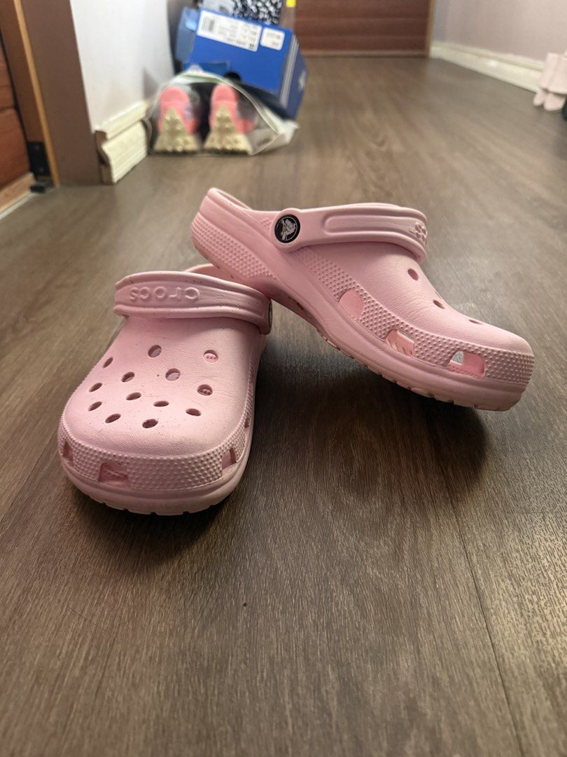Crocs w6 (Category: Slippers and slides) located in Valenzuela. Submitted by ksprelovedstuffs (Listing ID 1468132353, Image 3). Description: .