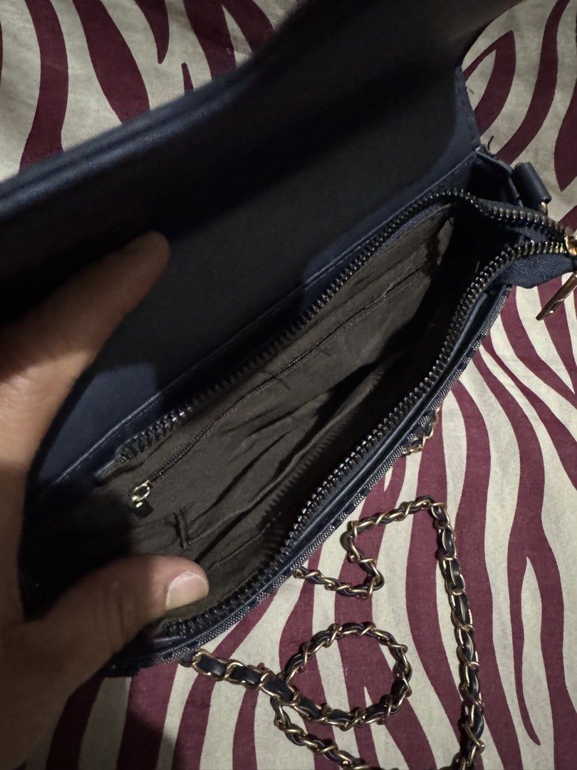 Cross-body bags (Category: Cross-body Bags) located in Taguig. Submitted by justlikenewthriftshop.ph (Listing ID 1468135464, Image 3). Description: Navy blue cross-body bag with monogram print, gold hardware, and a chain strap. Features a zippered main compartment and inside pockets. Stylish and convenient for everyday use. 💵: GCash/BPI 🚚: J&T/LBC 🏍️: Grab/Lalamove 📍Taguig City .