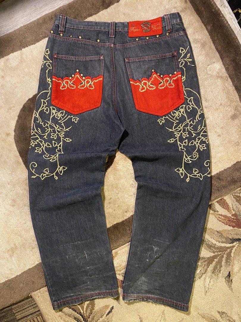 CROWN HOLDER (Category: Jeans) located in Baguio. Submitted by where2wear.epbi (Listing ID 1468063663, Image 1). Description: Dimes 🔽🔽🔽 Waist: 36” Length: 43” Thigh: 14 ½ “ Hem: 10 via tape measure Laid flat Condition: Fair, Vntg type Issue: Pinhole, Heel drag. See commsec ₱ 2,999.