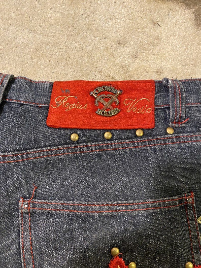 CROWN HOLDER (Category: Jeans) located in Baguio. Submitted by where2wear.epbi (Listing ID 1468063663, Image 3). Description: Dimes 🔽🔽🔽 Waist: 36” Length: 43” Thigh: 14 ½ “ Hem: 10 via tape measure Laid flat Condition: Fair, Vntg type Issue: Pinhole, Heel drag. See commsec ₱ 2,999.